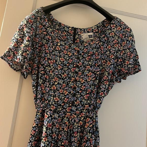 Summer dress - Picture 2 of 4